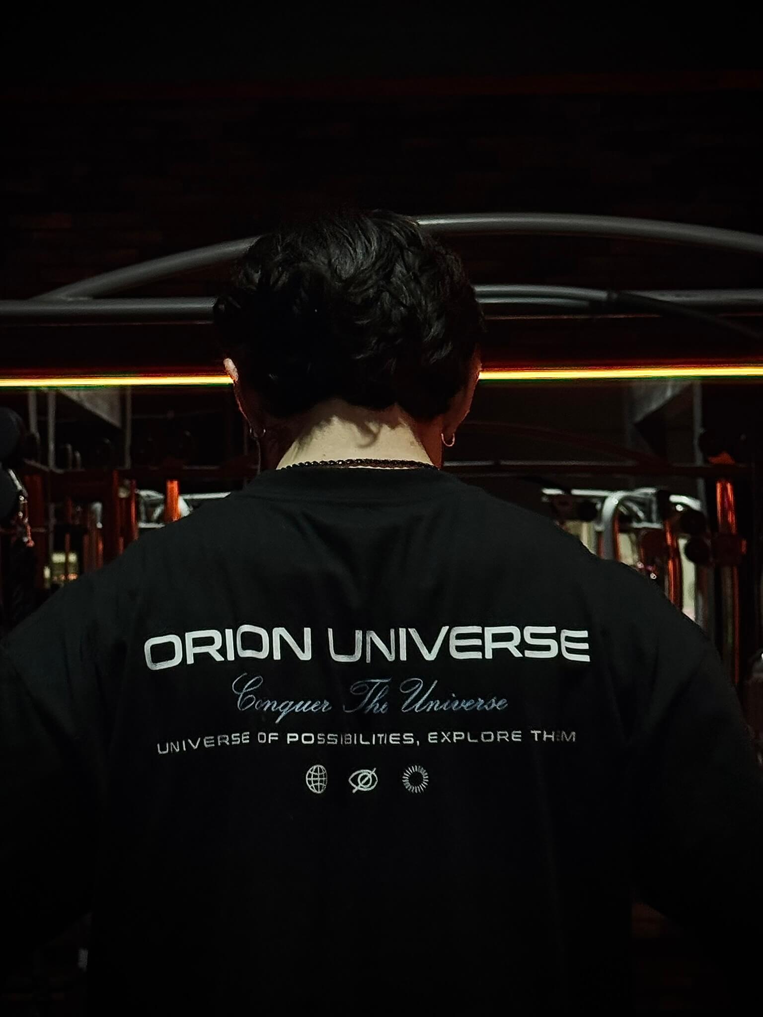 OVERSIZED GRAPHIC SERIES